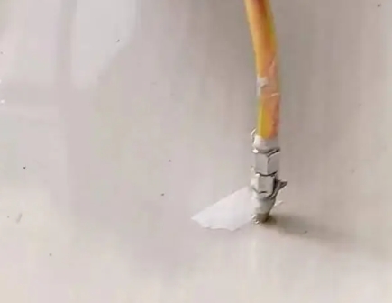 皮山瓷砖空鼓维修公司专业解答在瓷砖铺贴过程中，如果使用的砂料过粗（如全部使用了粗砂），可能会导致以下问题